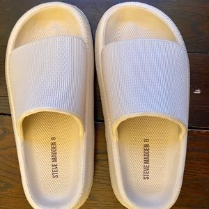 DTEVE MADDEN SCUBA- TAN SIZE 8